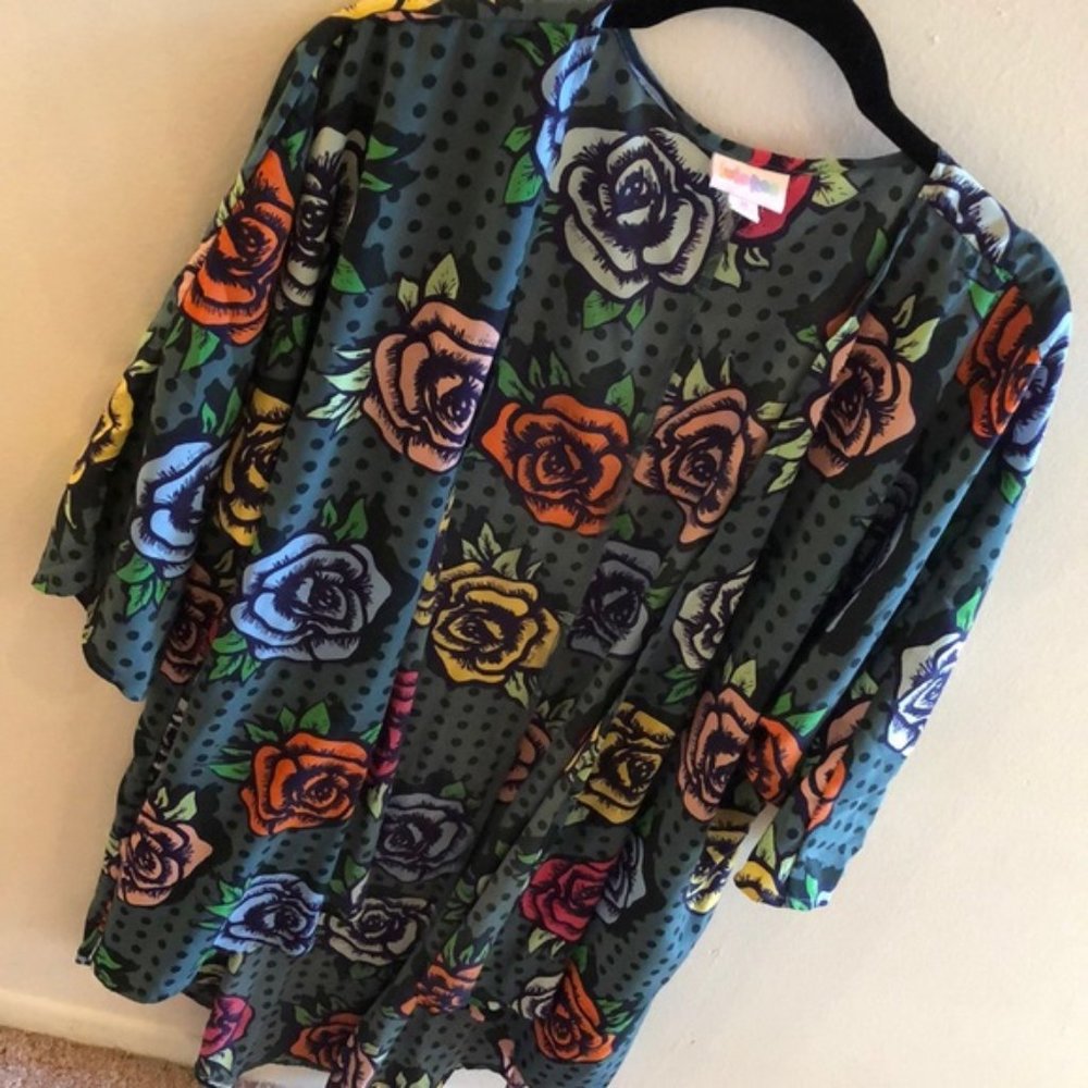 Lularoe medium floral polka dot Rose Kimono  Like New